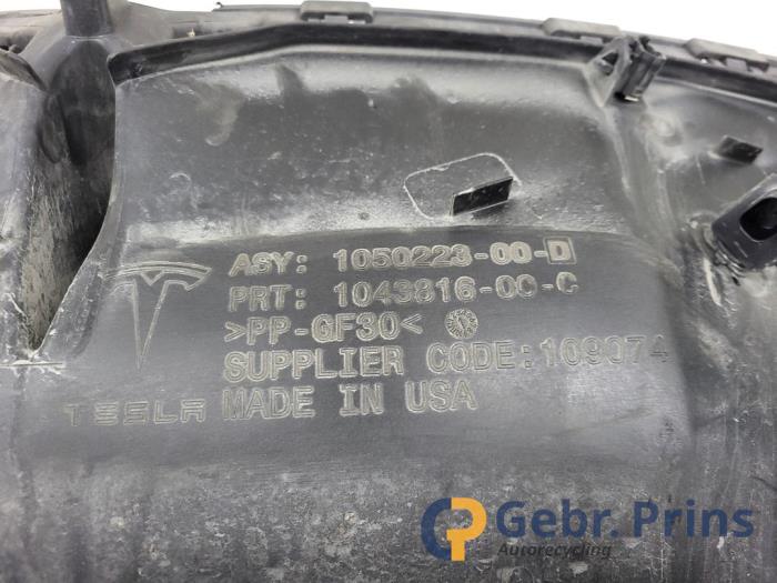 Luchtgeleider van een Tesla Model X 90D 2016