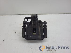 Gebruikte Remklauw (Tang) rechts-achter Renault Trafic (1FL/2FL/3FL/4FL) 2.0 dCi 16V 130 Prijs € 42,35 Inclusief btw aangeboden door Autorec. Gebr. Prins b.v.