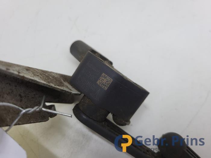 Hoogteregelaar vering Links-voor van een Tesla Model X 90D 2016