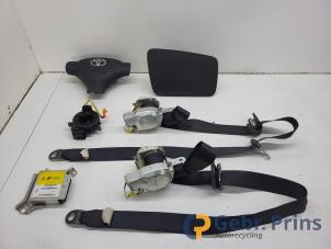 Gebruikte Airbag Set + Module Toyota Aygo (B10) 1.0 12V VVT-i Prijs € 125,00 Margeregeling aangeboden door Autorec. Gebr. Prins b.v.
