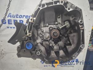 Gebruikte Versnellingsbak Renault Clio III (BR/CR) 1.4 16V Prijs € 200,00 Margeregeling aangeboden door Autorec. Gebr. Prins b.v.