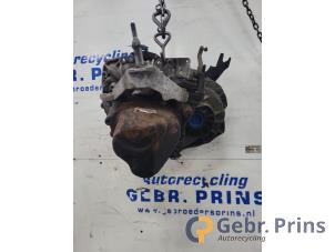 Gebruikte Versnellingsbak Renault Clio III (BR/CR) 1.2 16V TCe 100 Prijs € 250,00 Margeregeling aangeboden door Autorec. Gebr. Prins b.v.