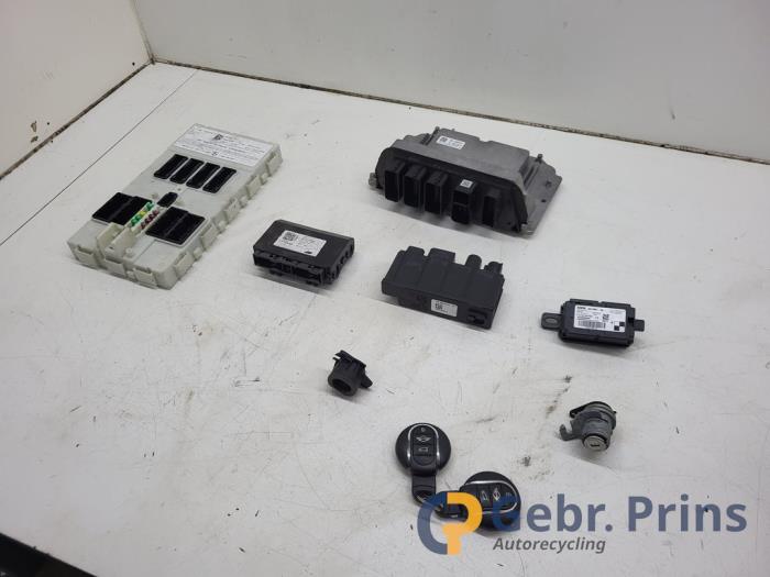 Gebruikte Kontaktslot + computer Mini Mini (F56) 1.5 12V Cooper Prijs € 200,00 Margeregeling aangeboden door Autorec. Gebr. Prins b.v.