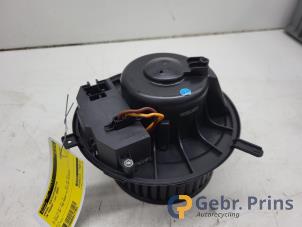 Gebruikte Chaufage Ventilatiemotor Volkswagen Passat (3C2) 2.0 FSI 16V Prijs € 30,00 Margeregeling aangeboden door Autorec. Gebr. Prins b.v.