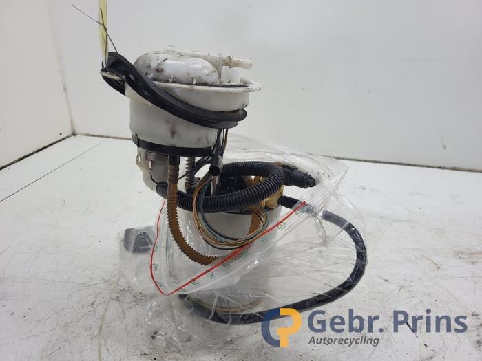 Gebruikte Tank element Pomp Volkswagen Passat (3C2) 2.0 FSI 16V Prijs € 40,00 Margeregeling aangeboden door Autorec. Gebr. Prins b.v.