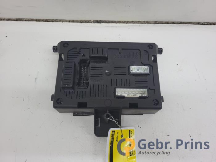 Gebruikte Bodycontrol Module Renault Clio III (BR/CR) 1.4 16V Prijs € 35,00 Margeregeling aangeboden door Autorec. Gebr. Prins b.v.