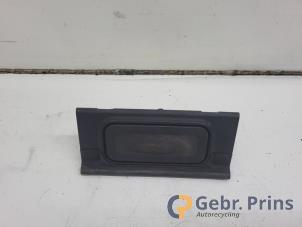 Gebruikte Handgreep Achterklep Renault Clio III (BR/CR) 1.4 16V Prijs € 15,00 Margeregeling aangeboden door Autorec. Gebr. Prins b.v.