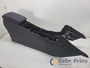 Gebruikte Middenconsoles Mercedes B (W246) 1.6 B-180 BlueEFFICIENCY Turbo 16V Prijs € 100,00 Margeregeling aangeboden door Autorec. Gebr. Prins b.v.