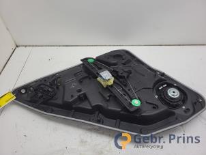 Gebruikte Raammechaniek 4Deurs rechts-achter Mercedes B (W246) 1.6 B-180 BlueEFFICIENCY Turbo 16V Prijs € 50,00 Margeregeling aangeboden door Autorec. Gebr. Prins b.v.