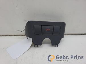 Gebruikte SOS knop Mercedes B (W246) 1.6 B-180 BlueEFFICIENCY Turbo 16V Prijs € 15,00 Margeregeling aangeboden door Autorec. Gebr. Prins b.v.