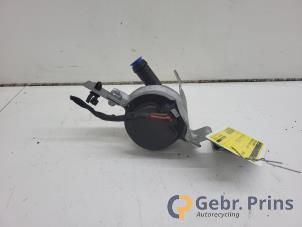 Gebruikte Extra waterpomp Mercedes B (W246) 1.6 B-180 BlueEFFICIENCY Turbo 16V Prijs € 40,00 Margeregeling aangeboden door Autorec. Gebr. Prins b.v.