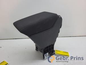 Gebruikte Armsteun Volkswagen Polo VI (AW1) 1.0 TSI 12V Prijs € 100,00 Margeregeling aangeboden door Autorec. Gebr. Prins b.v.