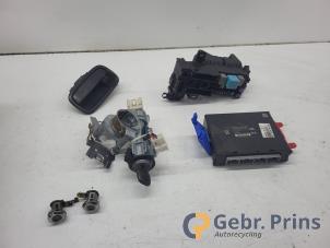 Gebruikte Contactslot + computer Daihatsu Cuore (L251/271/276) 1.0 12V DVVT Prijs € 100,00 Margeregeling aangeboden door Autorec. Gebr. Prins b.v.