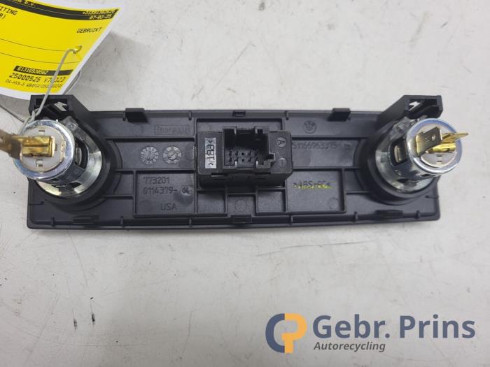 AUX/USB aansluiting van een BMW X6 (E71/72) xDrive35i 3.0 24V 2009