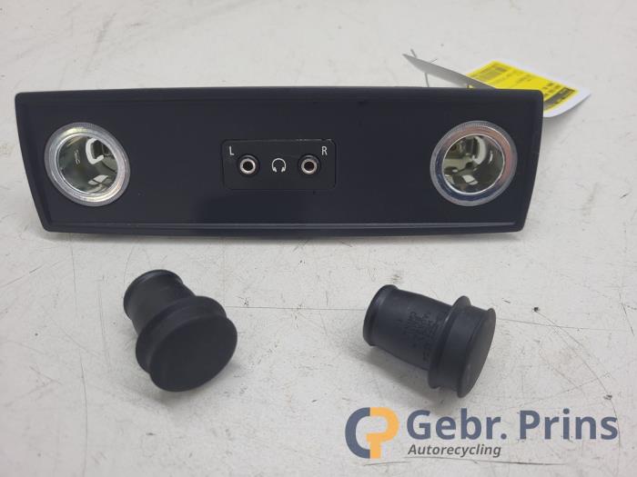 AUX/USB aansluiting van een BMW X6 (E71/72) xDrive35i 3.0 24V 2009