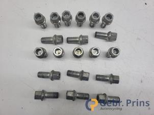 Gebruikte Wielbouten set Audi Q2 (GAB/GAG) 1.0 TFSI 12V Prijs € 25,00 Margeregeling aangeboden door Autorec. Gebr. Prins b.v.