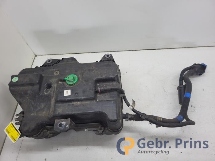 Gebruikte Ureumreservoir Nissan Primastar 2.0 dCi 150 Prijs € 423,50 Inclusief btw aangeboden door Autorec. Gebr. Prins b.v.