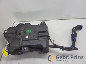 Gebruikte Ureumreservoir Nissan Primastar 2.0 dCi 150 Prijs € 423,50 Inclusief btw aangeboden door Autorec. Gebr. Prins b.v.