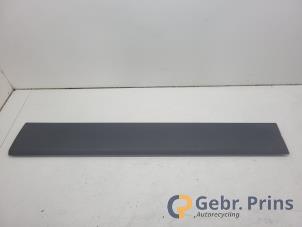 Gebruikte Sierstrip Nissan Primastar 2.0 dCi 150 Prijs € 24,20 Inclusief btw aangeboden door Autorec. Gebr. Prins b.v.