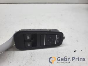 Gebruikte Schakelaar Elektrisch Raam Nissan Primastar 2.0 dCi 150 Prijs € 30,25 Inclusief btw aangeboden door Autorec. Gebr. Prins b.v.