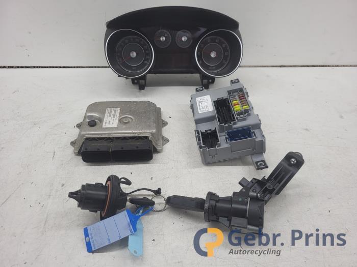 Gebruikte Kontaktslot + computer Fiat Punto III (199) 0.9 TwinAir Prijs € 125,00 Margeregeling aangeboden door Autorec. Gebr. Prins b.v.