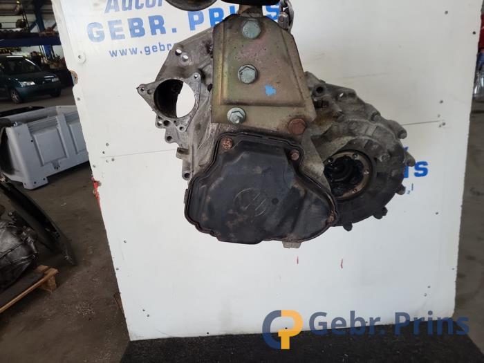 Versnellingsbak van een Volkswagen Transporter T4 1.9 TD 2001