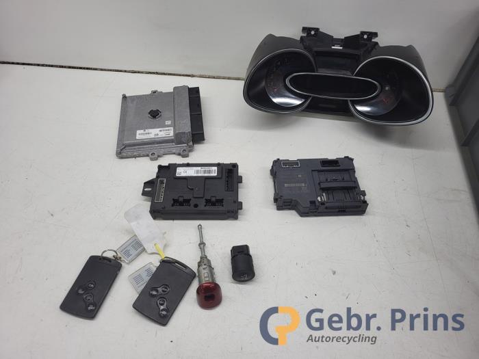 Gebruikte Kontaktslot + computer Renault Clio IV Estate/Grandtour (7R) 0.9 Energy TCE 90 12V Prijs € 125,00 Margeregeling aangeboden door Autorec. Gebr. Prins b.v.