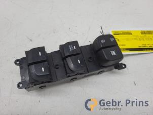 Gebruikte Elektrisch Raam Schakelaar Hyundai i10 (B5) 1.0 12V Prijs € 25,00 Margeregeling aangeboden door Autorec. Gebr. Prins b.v.