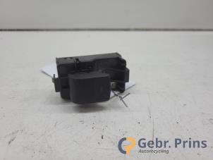 Gebruikte Schakelaar Elektrisch Raam Lexus CT 200h 1.8 16V Prijs € 10,00 Margeregeling aangeboden door Autorec. Gebr. Prins b.v.