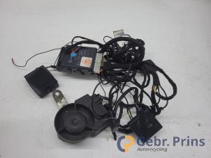 Gebruikte Alarm sirene BMW 3 serie Touring (F31) 330d 3.0 24V Prijs € 25,00 Margeregeling aangeboden door Autorec. Gebr. Prins b.v.