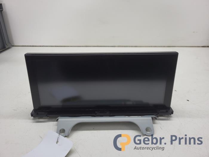 Display Interieur van een Lexus CT 200h 1.8 16V 2018