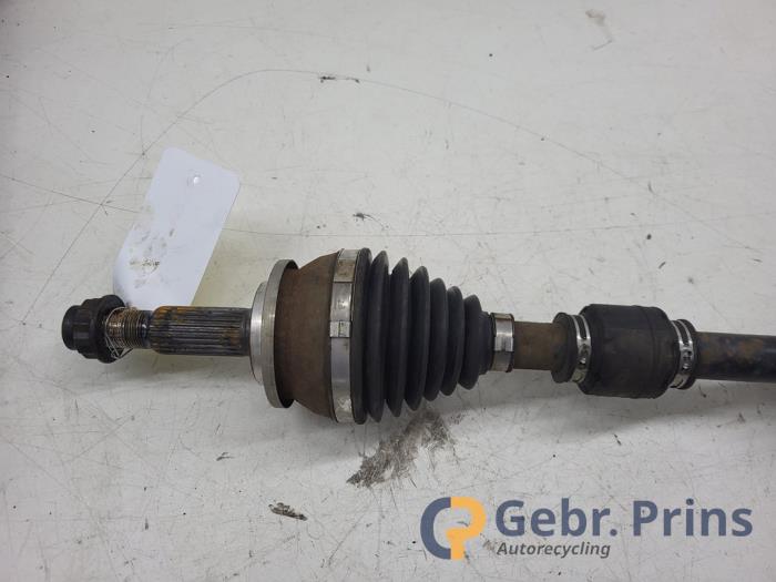 Aandrijfas links-voor van een Lexus CT 200h 1.8 16V 2018