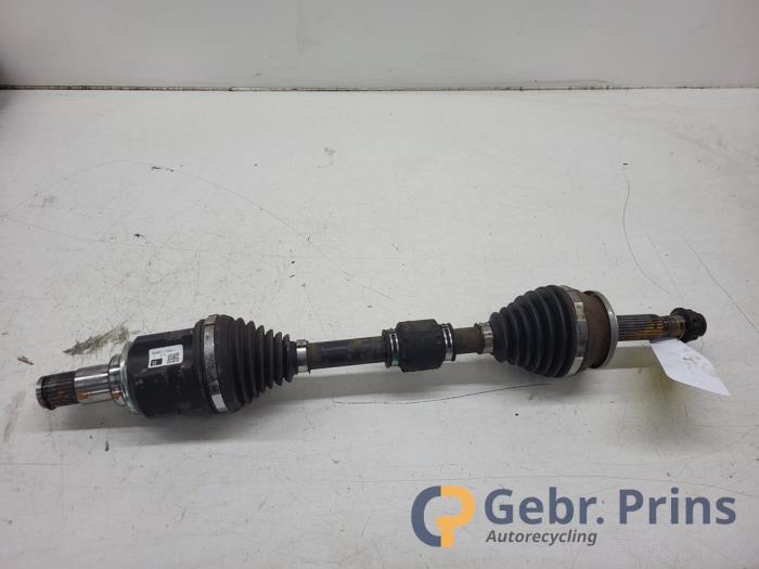 Aandrijfas links-voor van een Lexus CT 200h 1.8 16V 2018