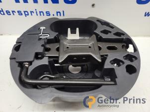 Gebruikte Krikset Renault Twingo II (CN) 1.2 16V Prijs € 35,00 Margeregeling aangeboden door Autorec. Gebr. Prins b.v.