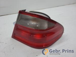 Gebruikte Achterlicht rechts Mercedes CLK (C208) 2.0 200K Evo 16V Prijs € 30,00 Margeregeling aangeboden door Autorec. Gebr. Prins b.v.