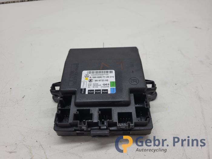 Gebruikte Deur module Mercedes B (W245) 2.0 B-200 16V Prijs € 20,00 Margeregeling aangeboden door Autorec. Gebr. Prins b.v.