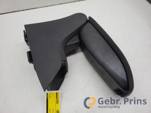 Gebruikte Armsteun Peugeot 208 I (CA/CC/CK/CL) 1.2 12V e-THP PureTech 110 Prijs € 40,00 Margeregeling aangeboden door Autorec. Gebr. Prins b.v.