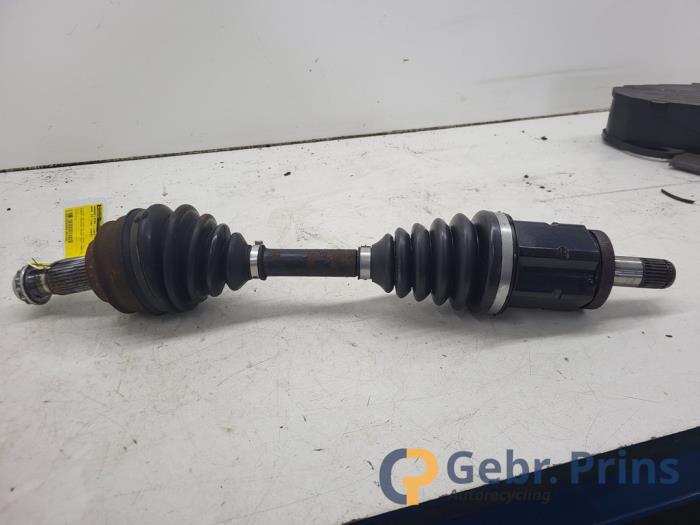 Gebruikte Aandrijfas links-voor BMW X5 (E53) 4.4 V8 32V Prijs € 75,00 Margeregeling aangeboden door Autorec. Gebr. Prins b.v.