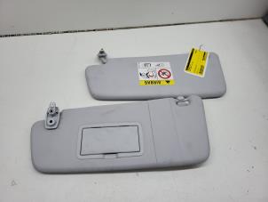 Gebruikte Zonneklep set Opel Corsa E 1.4 16V Prijs € 30,00 Margeregeling aangeboden door Autorec. Gebr. Prins b.v.