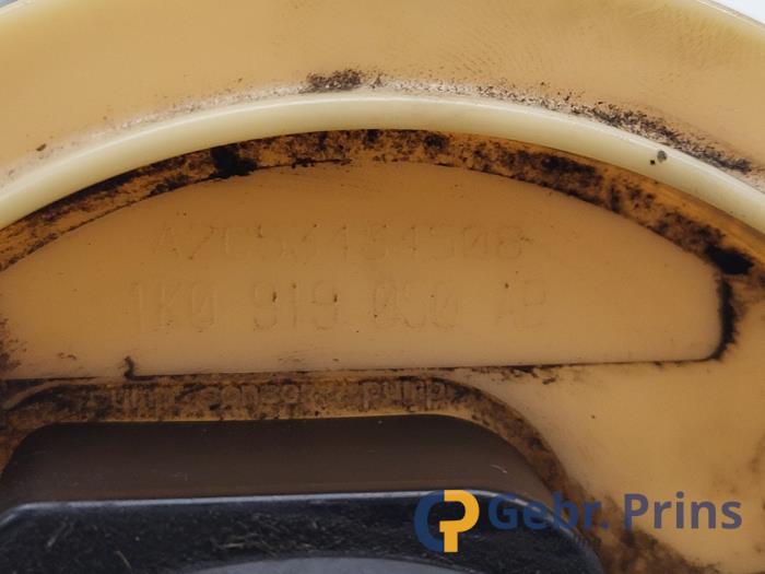 Brandstofpomp Elektrisch van een Audi A3 (8P1) 1.6 TDI 16V 2011