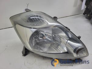 Gebruikte Koplamp rechts Daihatsu Sirion 2 (M3) 1.0 12V DVVT Prijs € 50,00 Margeregeling aangeboden door Autorec. Gebr. Prins b.v.