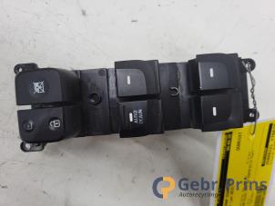 Gebruikte Elektrisch Raam Schakelaar Hyundai i10 (B5) 1.0 12V Prijs € 25,00 Margeregeling aangeboden door Autorec. Gebr. Prins b.v.