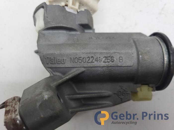 Kontaktslot + computer van een Toyota Yaris II (P9) 1.3 16V VVT-i 2006