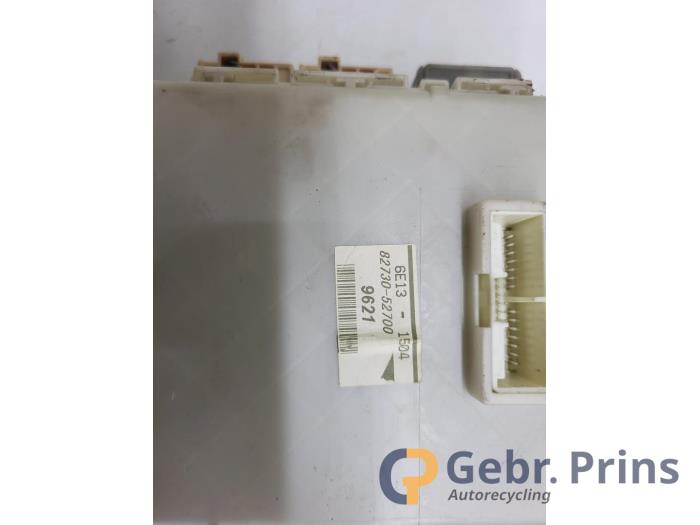 Kontaktslot + computer van een Toyota Yaris II (P9) 1.3 16V VVT-i 2006