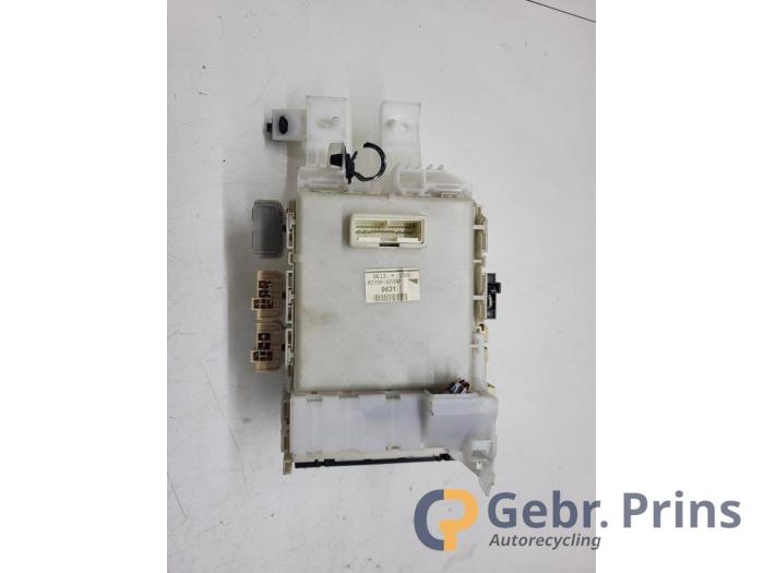 Kontaktslot + computer van een Toyota Yaris II (P9) 1.3 16V VVT-i 2006