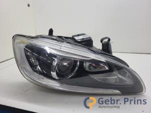 Gebruikte Koplamp rechts Volvo V60 I (FW/GW) 2.4 D6 20V AWD Twin Engine Plug-in Hybrid Prijs € 225,00 Margeregeling aangeboden door Autorec. Gebr. Prins b.v.