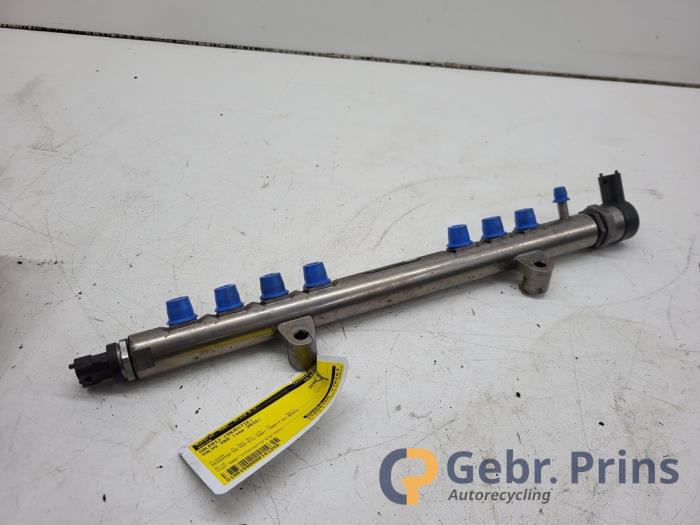 Gebruikte Injector brug Volvo V60 I (FW/GW) 2.4 D6 20V AWD Twin Engine Plug-in Hybrid Prijs € 50,00 Margeregeling aangeboden door Autorec. Gebr. Prins b.v.