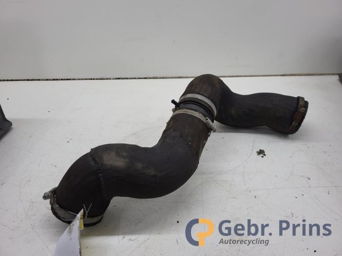Gebruikte Intercooler Slang Volvo V60 I (FW/GW) 2.4 D6 20V AWD Twin Engine Plug-in Hybrid Prijs € 35,00 Margeregeling aangeboden door Autorec. Gebr. Prins b.v.