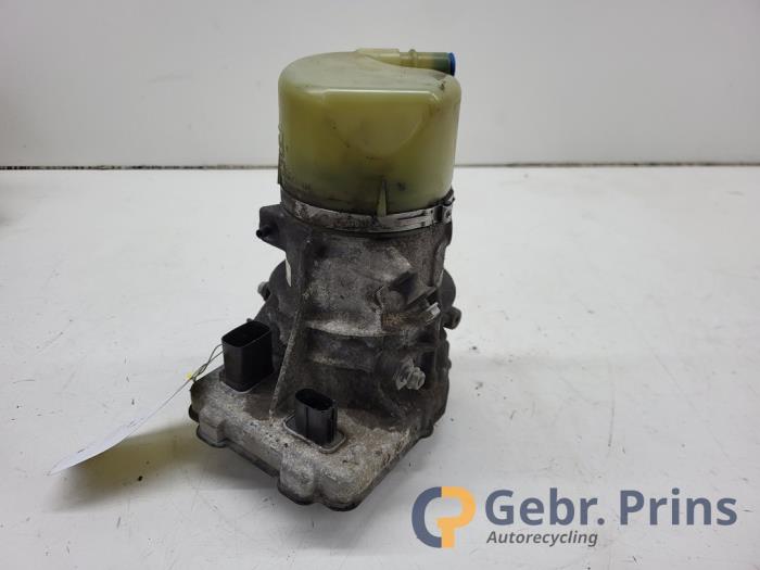 Pomp Servo van een Volvo V60 I (FW/GW) 2.4 D6 20V AWD Twin Engine Plug-in Hybrid 2015