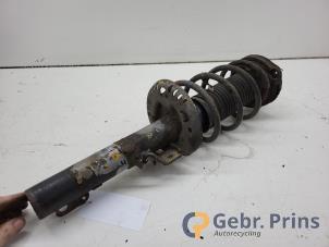 Gebruikte Mac Phersonpoot links-voor Volkswagen Fox (5Z) 1.4 16V Prijs € 35,00 Margeregeling aangeboden door Autorec. Gebr. Prins b.v.